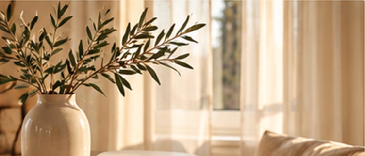 Vase et branches d'olivier